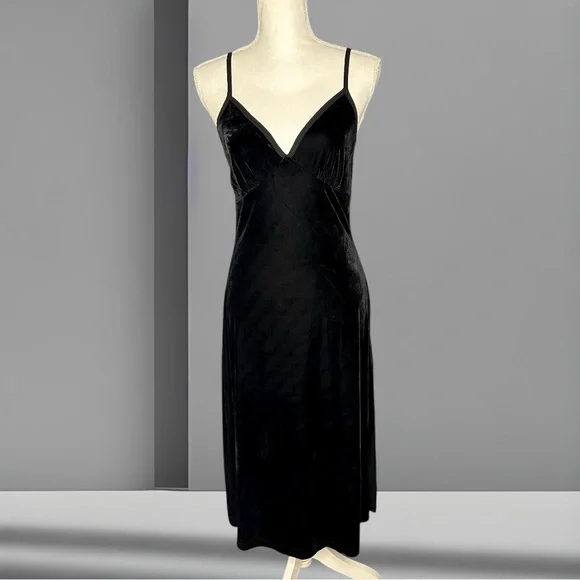 NWT Band Of The Free Girl Crush Black Velvet Midi Dress Size Medium - Picture 2 of 10